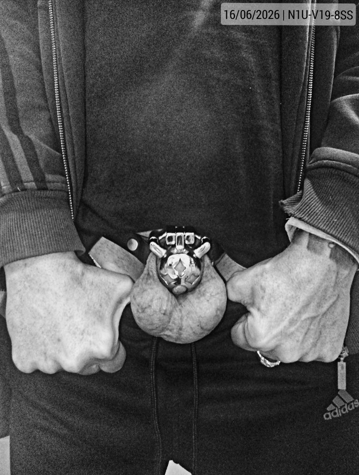 16-06-2026 | Period 29 | Day 43/222 | Cage 6 | Winter is approaching here, but it's cold enough that I need to warm up the rest of my body, since one part is always too hot!🤭♾️⛓️🛐👊🖤🔒